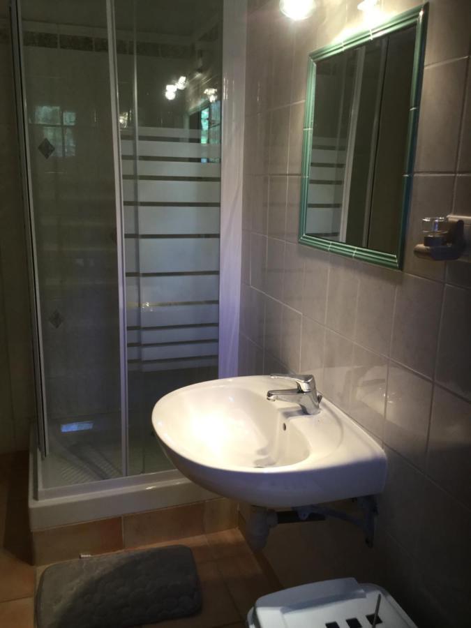 Appartement Dans Un Mas Provencal Істр Екстер'єр фото
